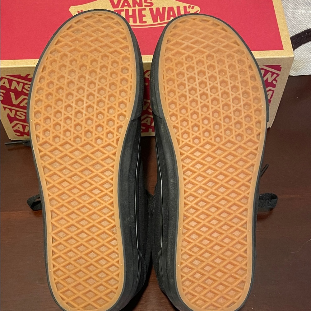 Vans Men's Black Atwood Deluxe Canvas Sneakers - Picture 9 of 12